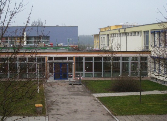 Neue Fenster und Türen in der Schule