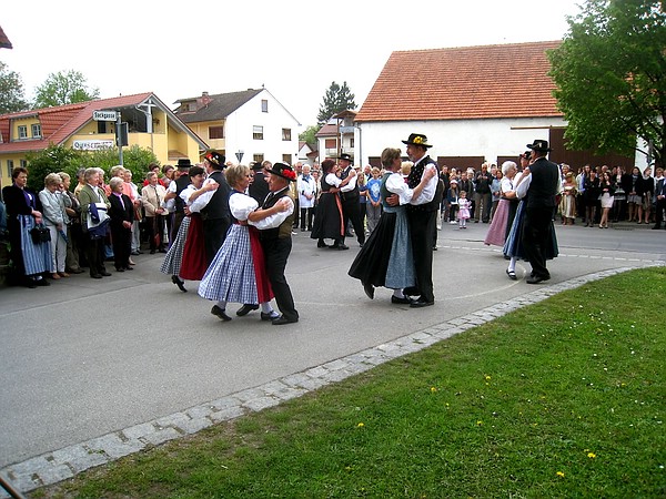 1. Mai am Maibaum