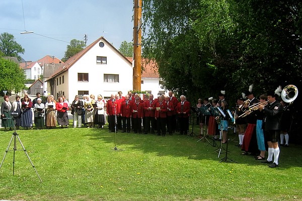 1. Mai am Maibaum