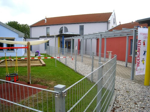 Kindergarten Kunterbunt mit Krippe