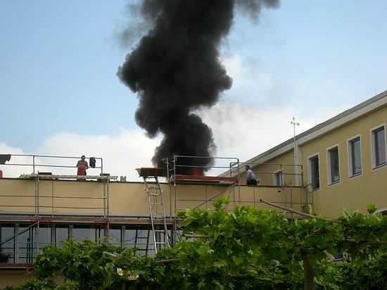 Brand auf dem Schulhausdach