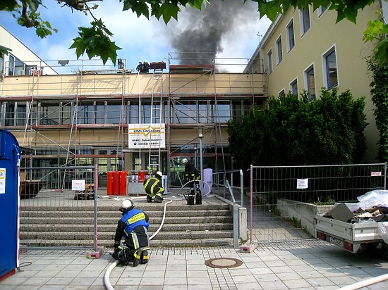 Brand auf dem Schulhausdach