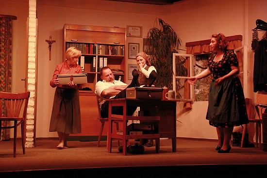 2010-4-Theater-08.jpg